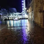 Cocon Dans L'artere Du Centre-ville *